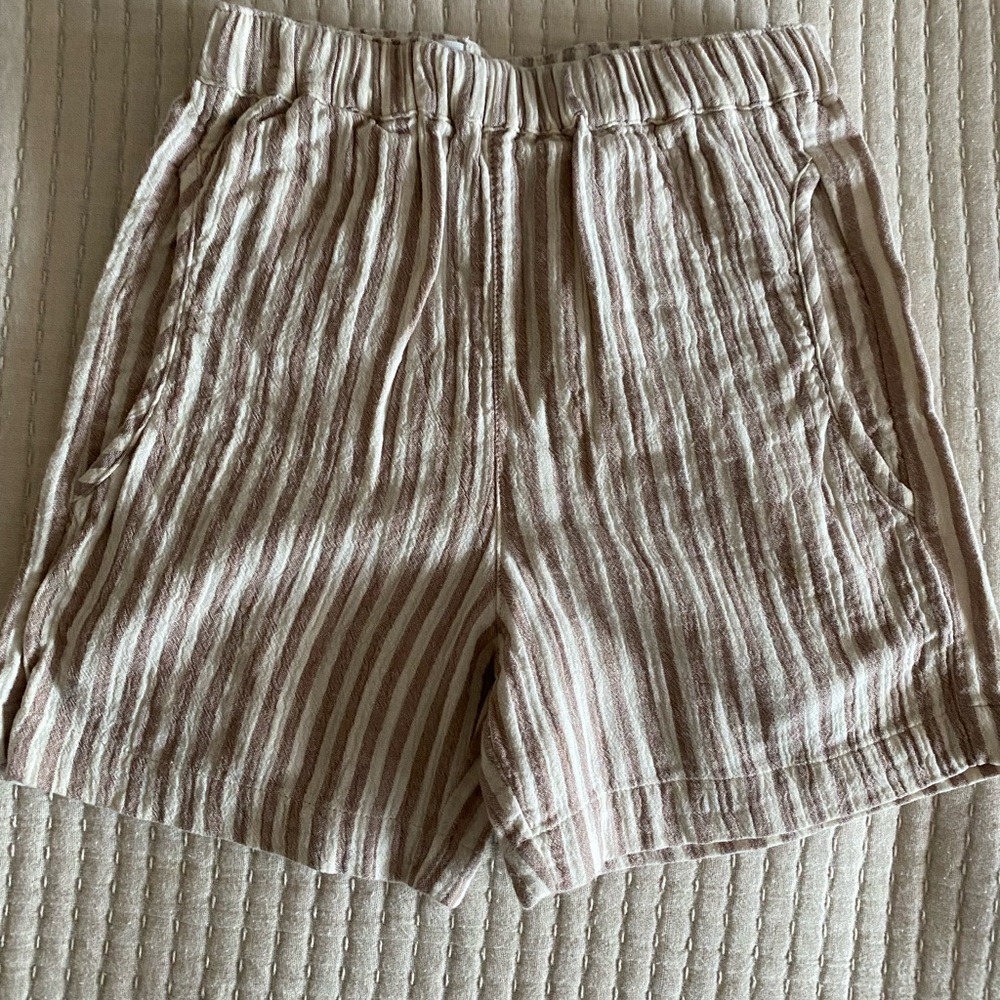 Shorts - Picture 2 of 3